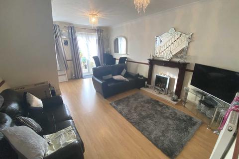 2 bedroom end of terrace house to rent, Sawtry Way, Borehamwood