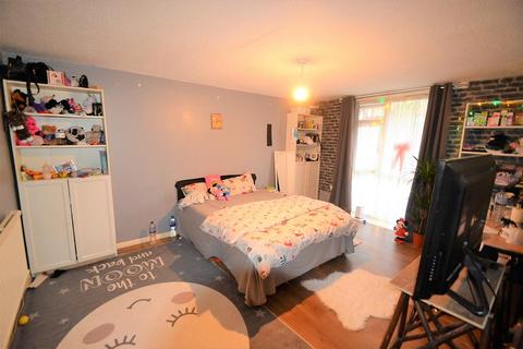 95 Eldridge Close, Feltham, TW14 9NG