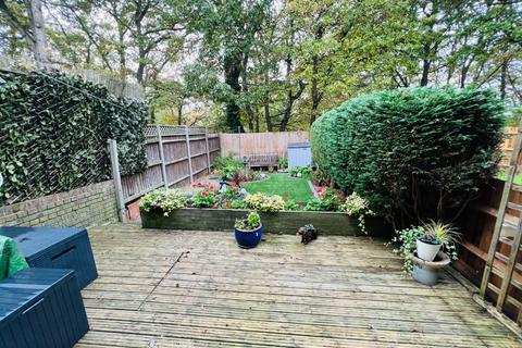 41 Hatton Close, London, SE18 2PY