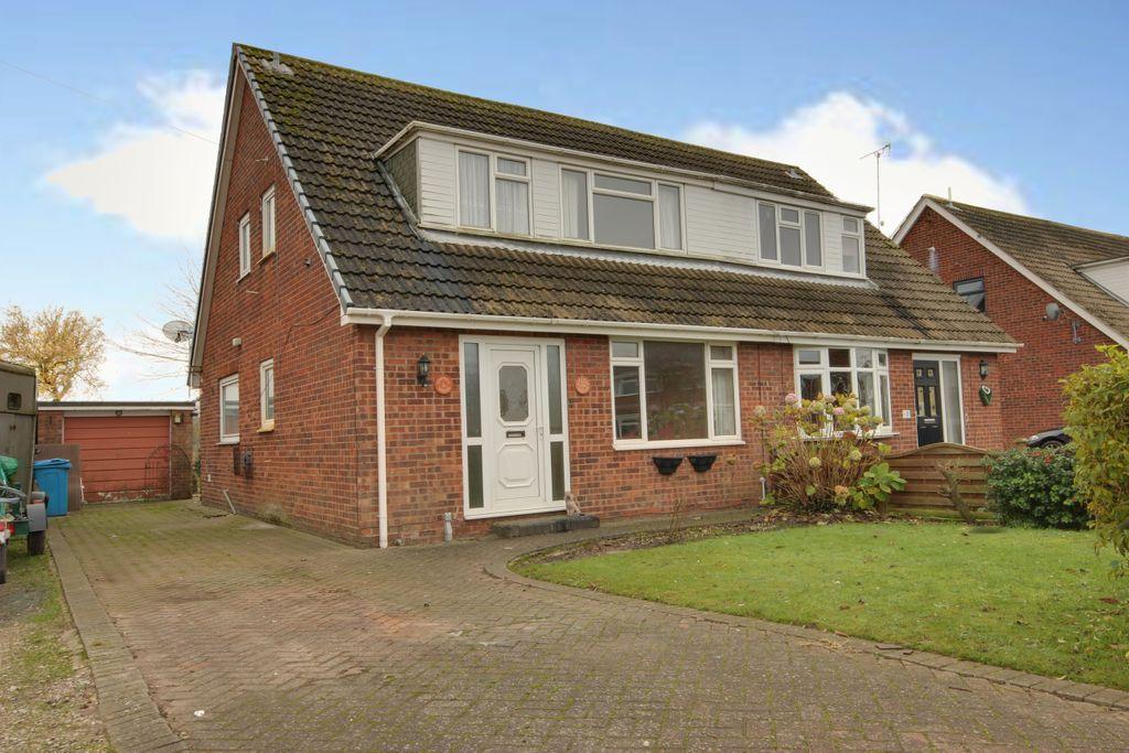 Harthill Avenue, Leconfield, Beverley... 3 bed semidetached house £
