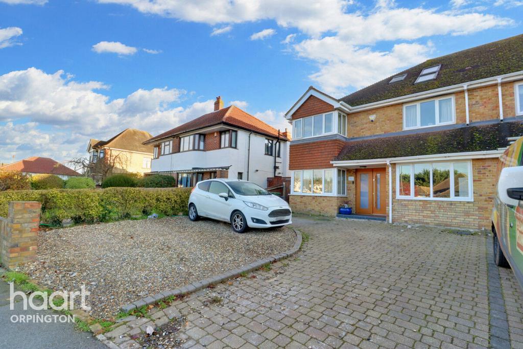 Main Road, Orpington 6 bed semidetached house for sale £600,000