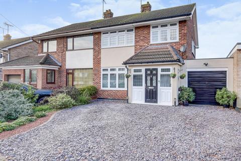 4 bedroom semi-detached house for sale - Richmond Drive, Rayleigh, SS6