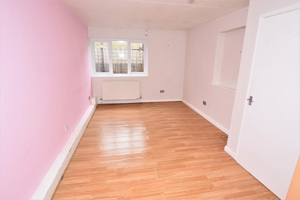 Cornwall Gardens, Cliftonville, Margate 2 bed apartment for sale £165,000