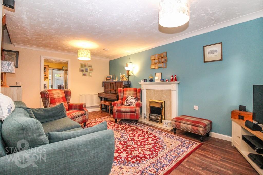 Alan Avenue, Newton Flotman, Norwich 3 bed end of terrace house £270,000