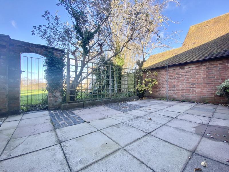 3 bed unfurn house to let close to stratford upon