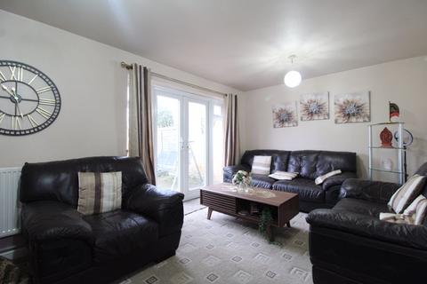 3 bedroom semi-detached house for sale - Dawlish Road, Luton