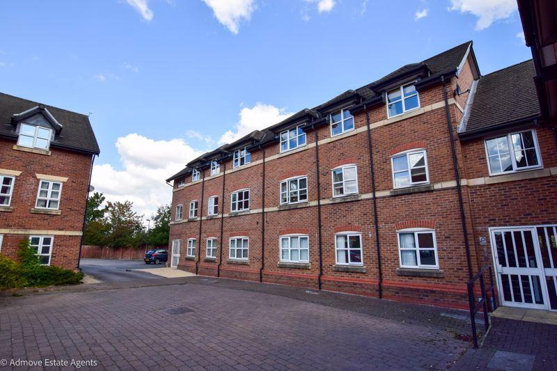 Springbank Gardens, Lymm, WA13 2 bed apartment £775 pcm (£179 pw)