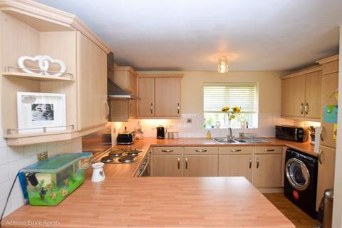 2 bedroom apartment to rent, Springbank Gardens, Lymm, WA13