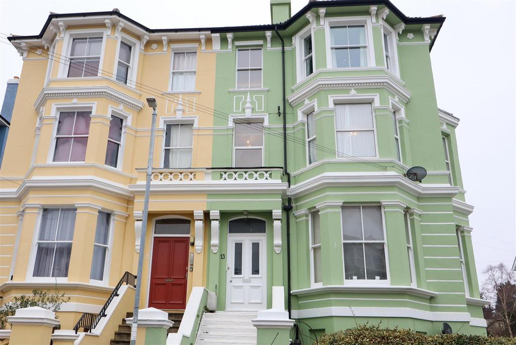 Stockleigh Road, St. LeonardsOnSea 2 bed flat £800 pcm (£185 pw)