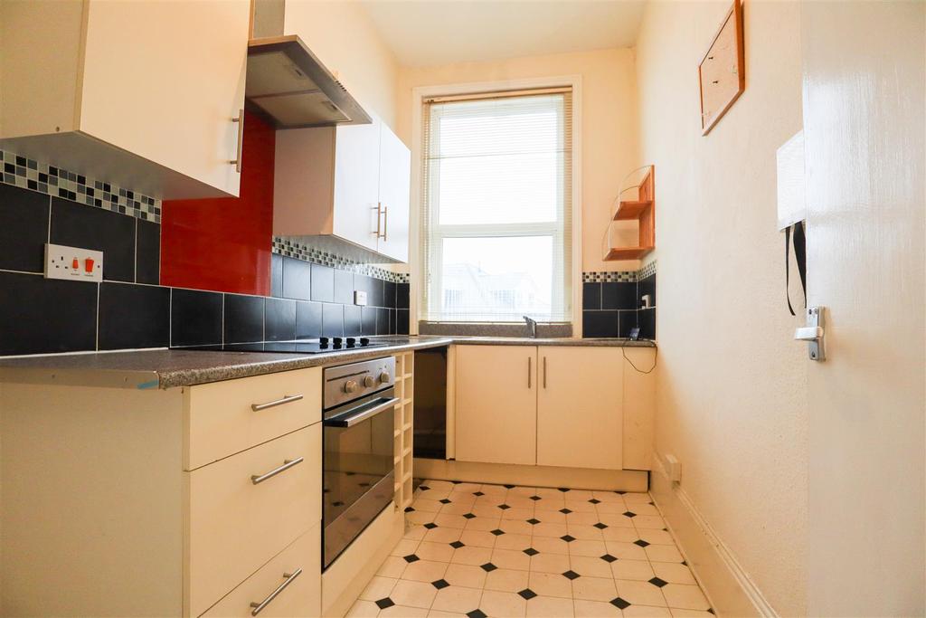 Stockleigh Road, St. LeonardsOnSea 2 bed flat £800 pcm (£185 pw)