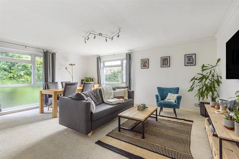 Flat 4, Terrent Court Dedworth Road, Windsor, SL4 5BH