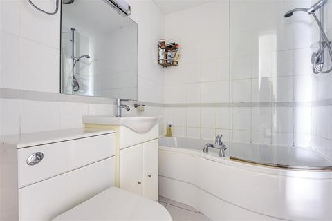 Flat 4, Terrent Court Dedworth Road, Windsor, SL4 5BH