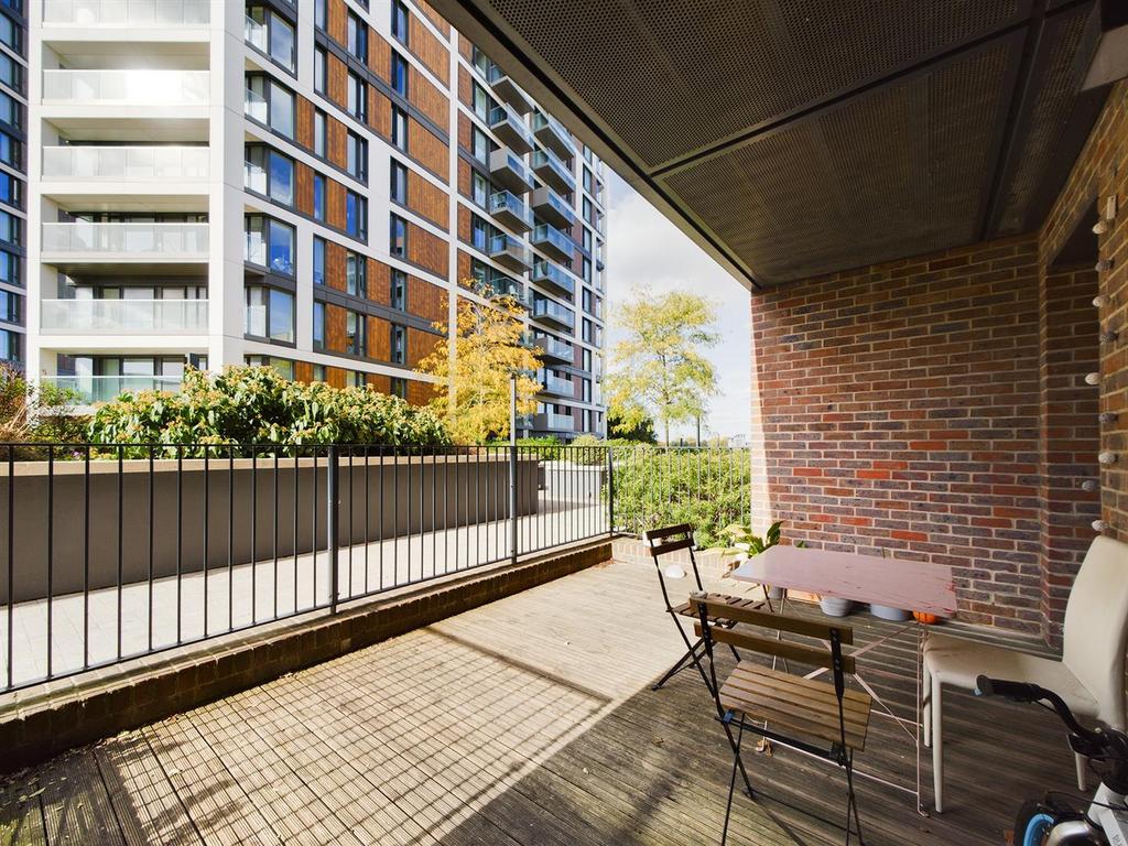 Duke Of Wellington Avenue, London 2 bed apartment £570,000