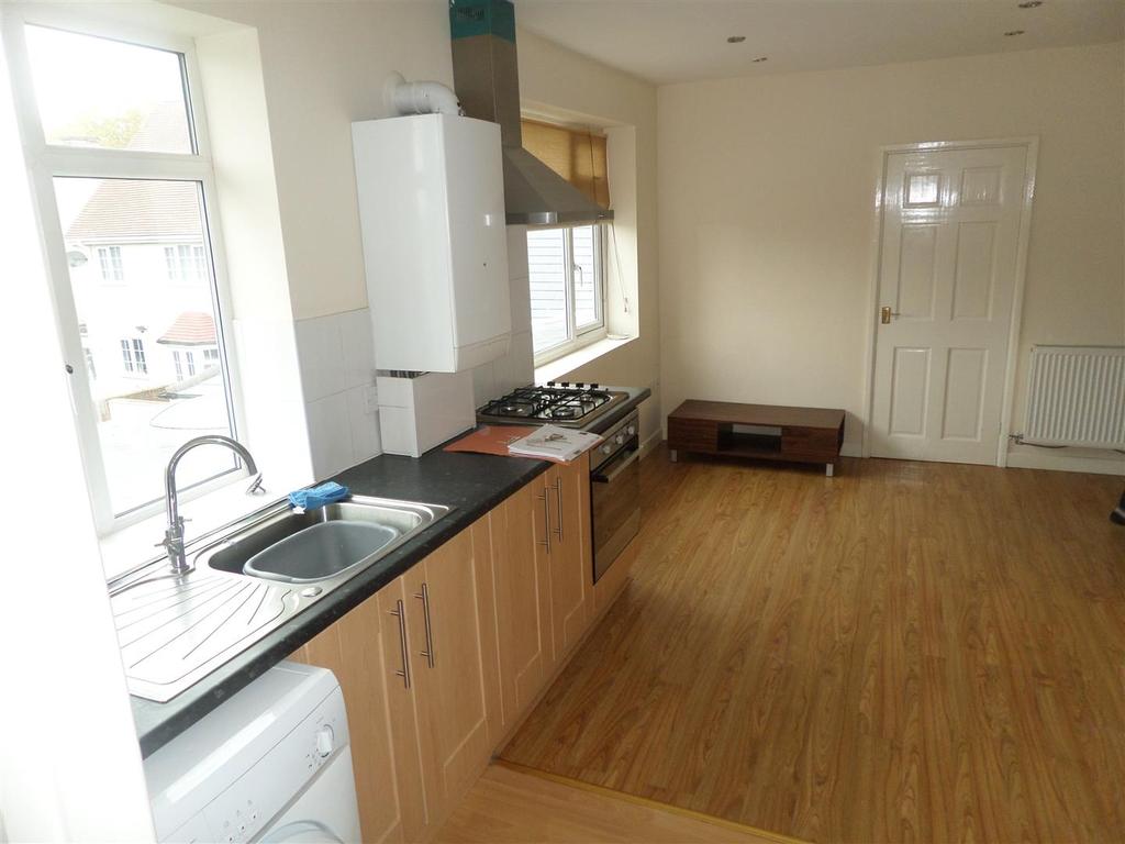 Broadstone Avenue, Walsall 1 bed apartment £550 pcm (£127 pw)