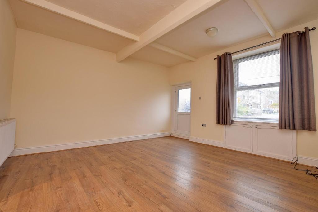 Gisburn Road, Barrowford 3 bed terraced house £700 pcm (£162 pw)