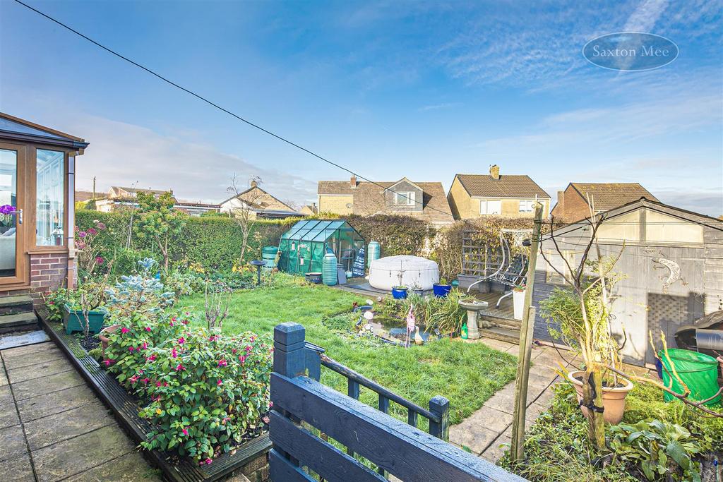 Hollin Busk Lane, Deepcar, S36 1QP 3 bed detached bungalow for sale £