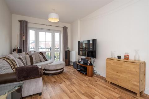 1 bedroom flat for sale - Alderson Grove, Hersham, Walton-On-Thames