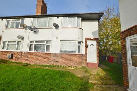 2 bedroom maisonette for sale - Broadoak Court, Slough