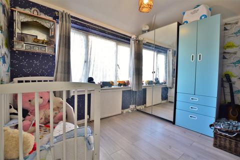 2 bedroom maisonette for sale - Broadoak Court, Slough