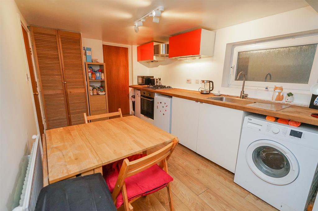 Springfield Road, Linslade 1 bed flat £169,995