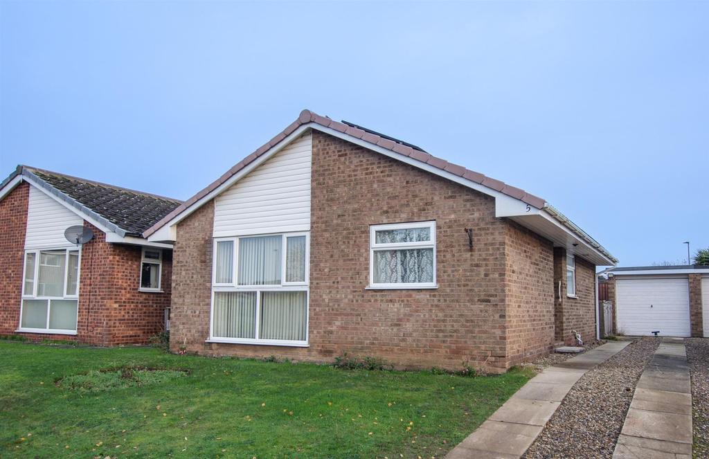 Flaxman Croft, Copmanthorpe, York... 2 bed bungalow £1,000 pcm (£231 pw)