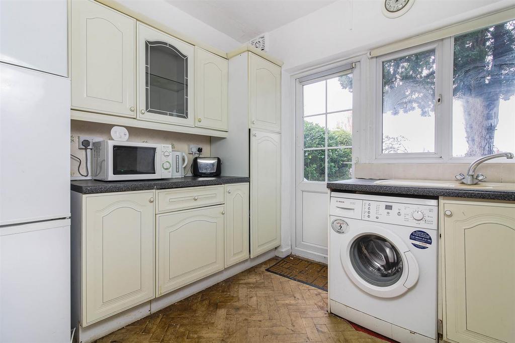 Kitchen2.jpg