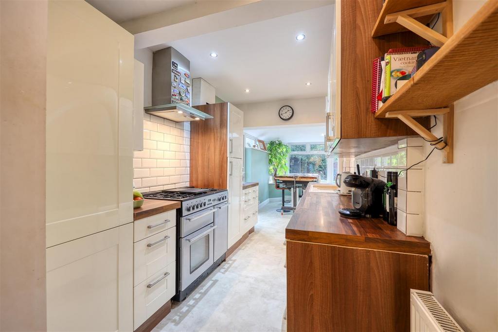 Six Acres, Broughton Astley 3 bed semidetached house £300,000