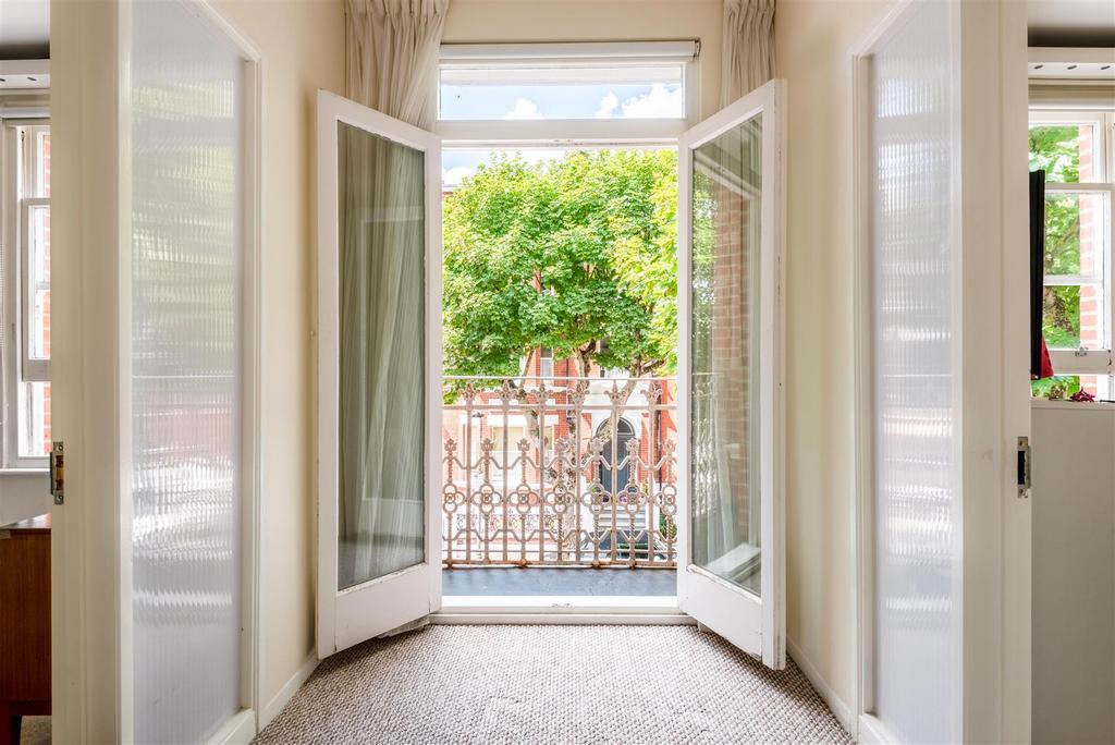 Juliette Balcony .jpg