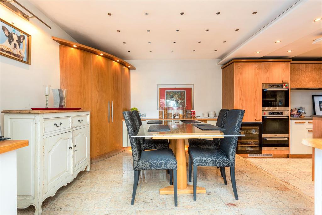 Dining Area 2.jpg