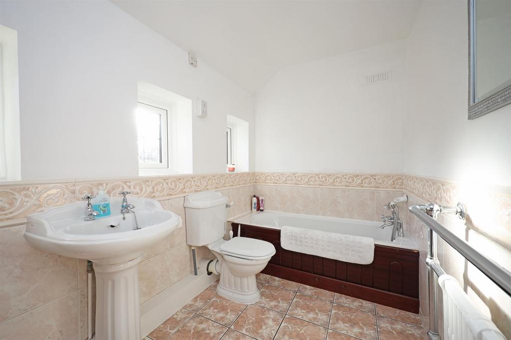 Jack n Jill En-Suite Bathroom