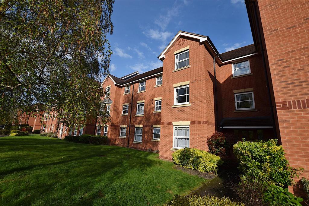 Hardy Court Worcester 2 bed apartment £180 000