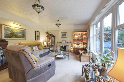2 Kings Close, Bexhill-on-sea, TN40 1QT