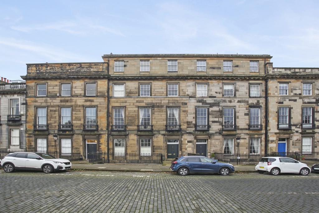 15B, Carlton Terrace, Edinburgh, EH7 5DD 2 bed flat £620,000