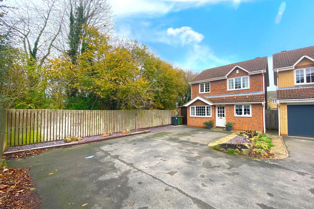 Kilverstone, Werrington, Peterborough, PE4 3 bed detached house £300,000