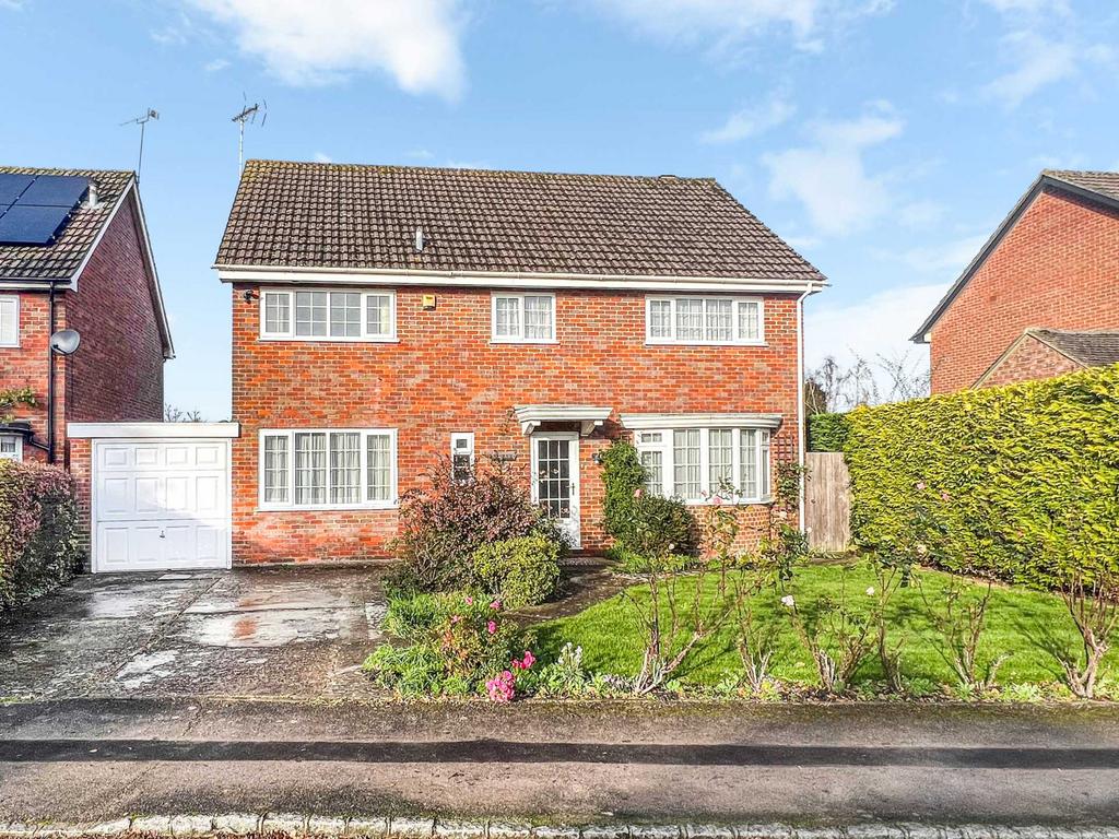 Watermill Way, Weston Turville 4 bed detached house for sale £650,000