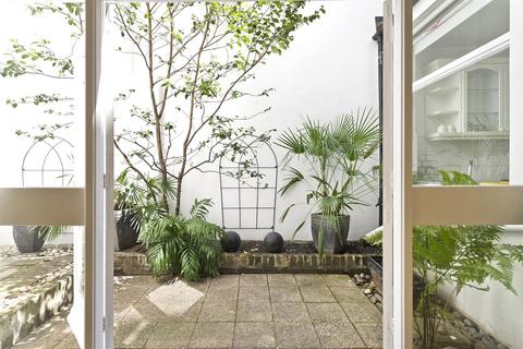 1 bedroom flat for sale, Cornwall Gardens, London, SW7