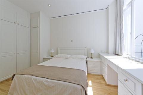 1 bedroom flat for sale, Cornwall Gardens, London, SW7