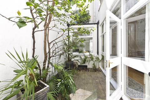 1 bedroom flat for sale, Cornwall Gardens, London, SW7