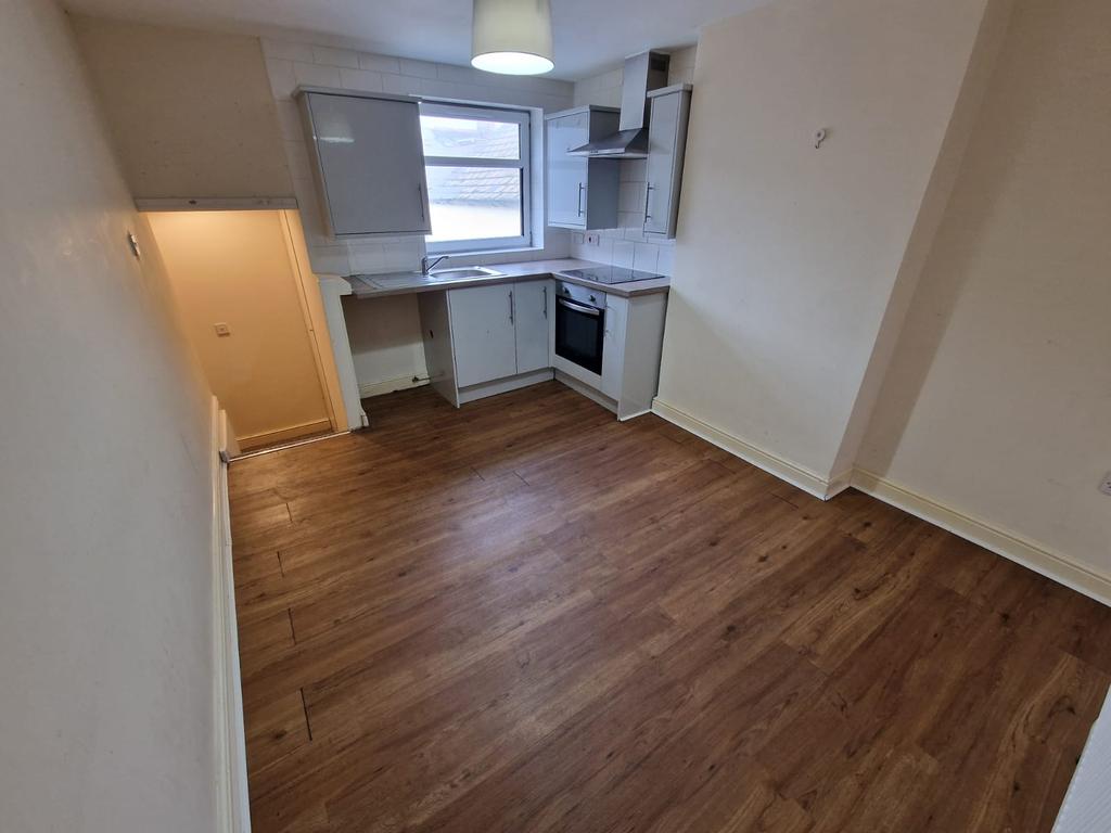 Strathnairn Street, Cardiff CF24 1 bed flat - £800 pcm (£185 pw)