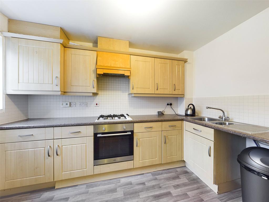 Pinewood Drive, Cheltenham... 4 bed terraced house £280,000