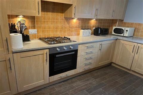 3 bedroom flat to rent, Regal Court, HU17