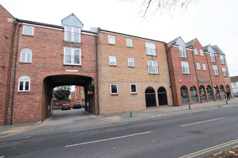 3 bedroom flat to rent, Regal Court, HU17