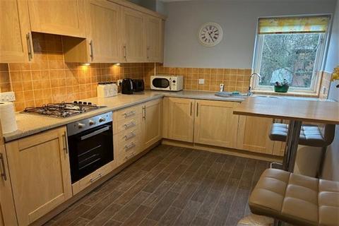 3 bedroom flat to rent, Regal Court, HU17