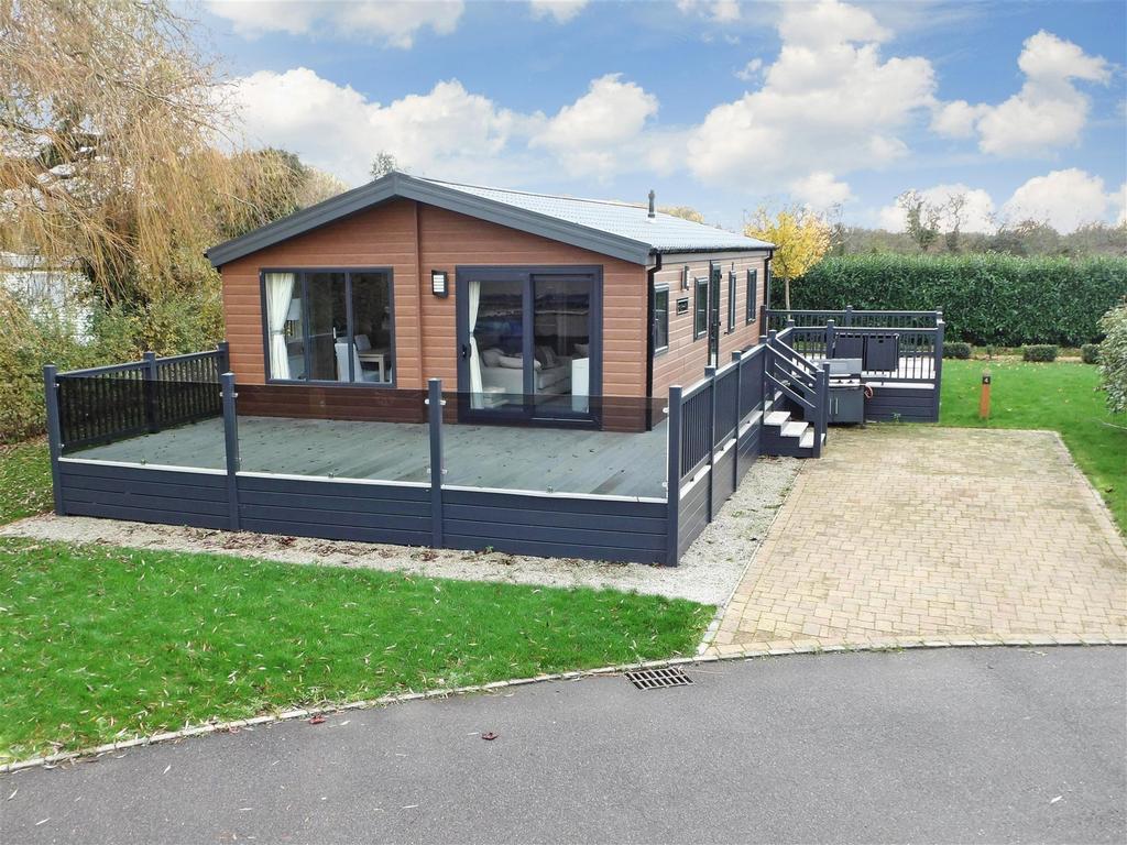 Monkton Street, Monkton, Ramsgate, Kent 3 bed park home for sale £230,000