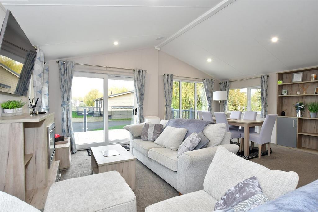 Monkton Street, Monkton, Ramsgate, Kent 3 bed park home for sale £160,000