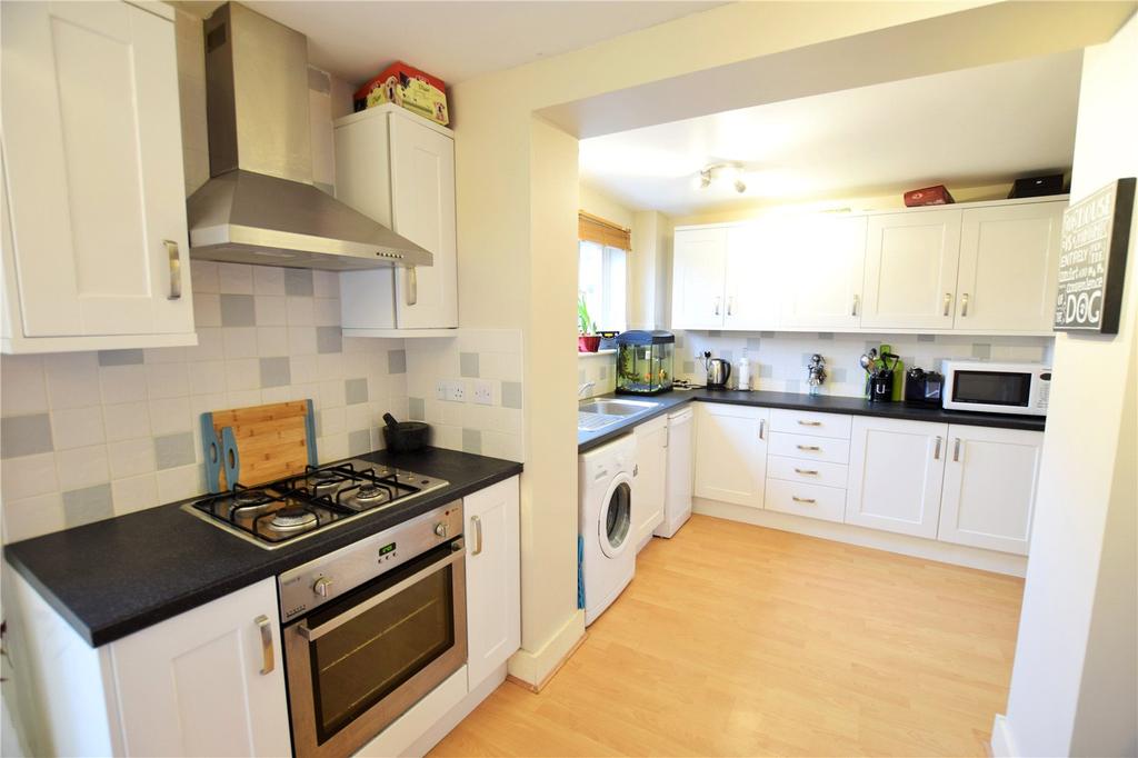 Spinner Green, Bracknell, Berkshire... 3 bed end of terrace house £