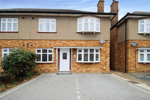 2 bedroom maisonette to rent, Chalforde Gardens, Romford, RM2