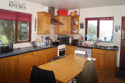 3 bedroom property with land for sale - Cwmduad SA33