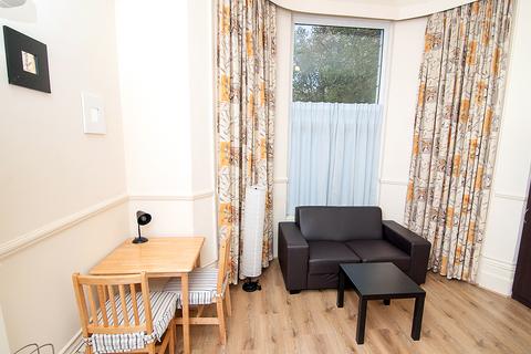 Studio to rent, Cromwell Road, Earls Court, London SW5