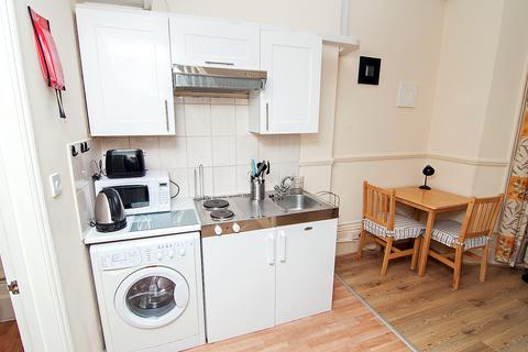 Studio to rent, Cromwell Road, Earls Court, London SW5